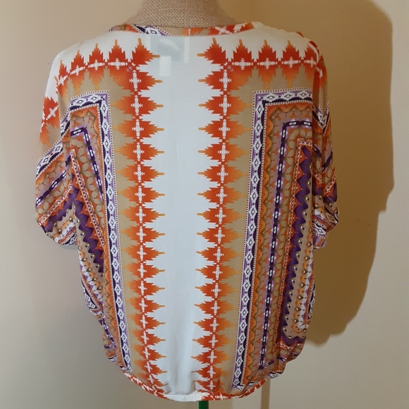 🌻3/$20Nurture bright aztec print oversize top med - Picture 9 of 9